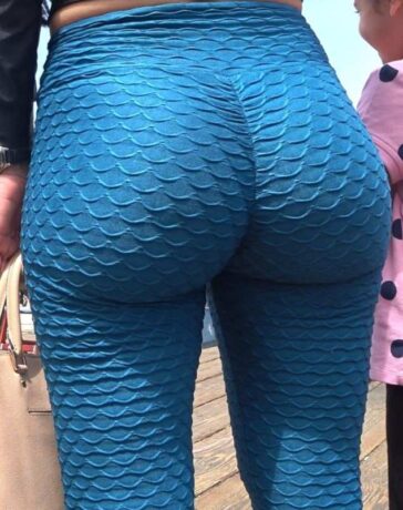 Blue Leggings Sexy Mom Candid Ass