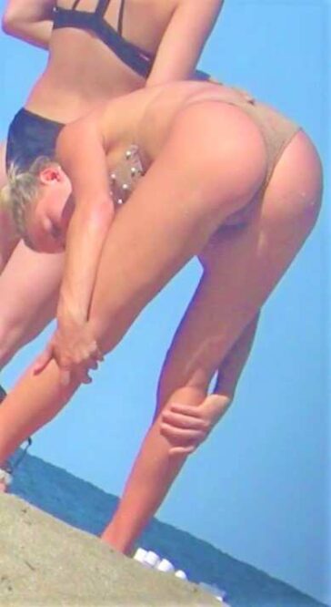 Candid Teen Giving a Great Show At The Beach