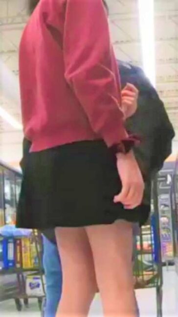 Skinny Teen Upskirted