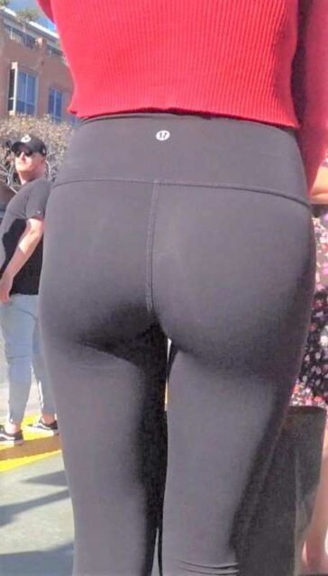 Young Teen Fantastic Ass In Lulu Leggings