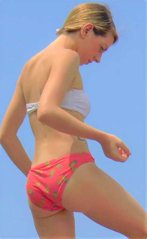 Sexy Ass Candid Teen In Bikini
