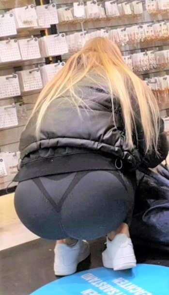 Sexy Candid Ass Blonde Giving Show Bending Over