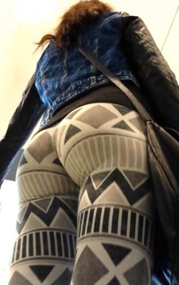 Tight Leggings Girl With Amazing Candid Ass