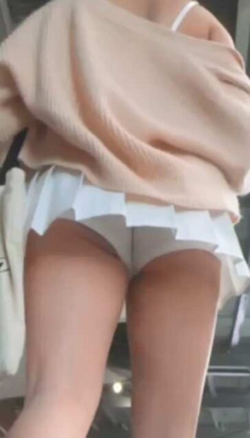 Two Sexy Asian Teens Upskirt