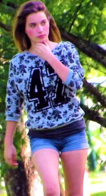 Candid Teen With Her Lover In Public Park