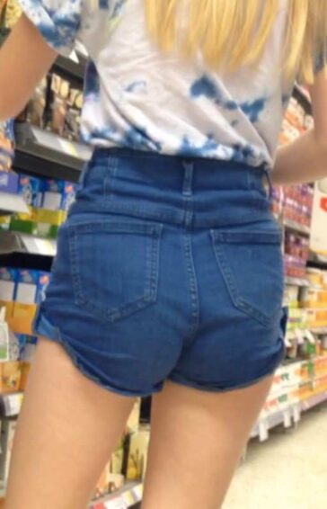 Sweet Teen Ass Candid Shorts