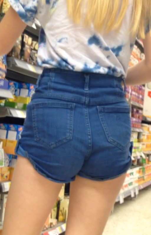 Sweet Teen Ass Candid Shorts