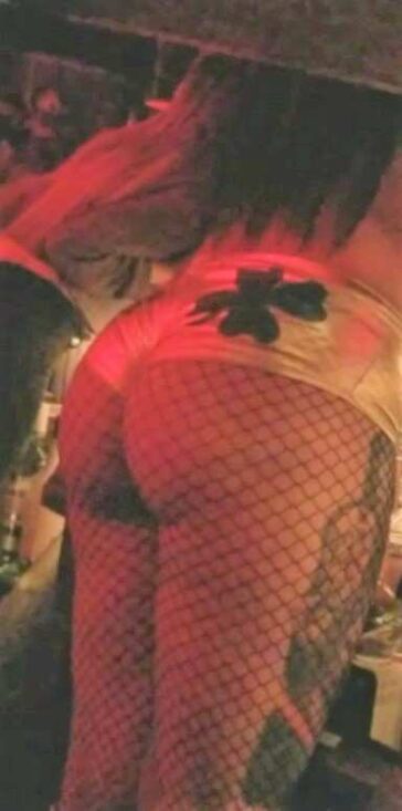 Bubble Butt Waitress In Gold Shorts