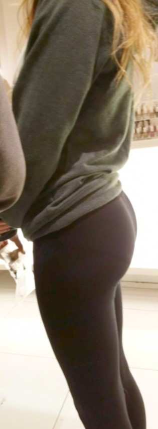 Sexy Blonde Teen Candid Ass In Tights