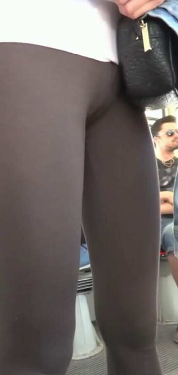 Sexy Legs Girl Candid Cameltoe
