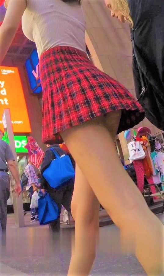 Young Schoolgirl Creepshot Upskirt