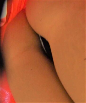 Amazing Upskirt Hot Girl