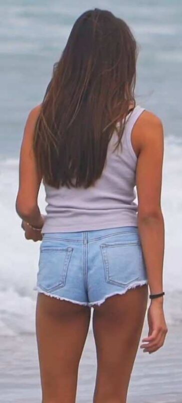 Candid Teen At The Beach Busted