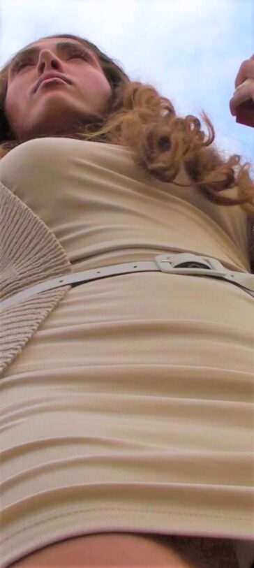 Getting a Hot Model Girl Upskirt