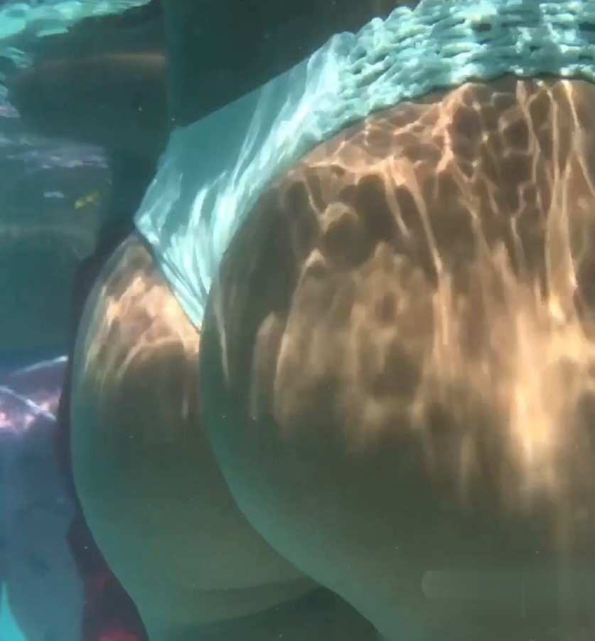Sexy Candid Ass In Pool Party