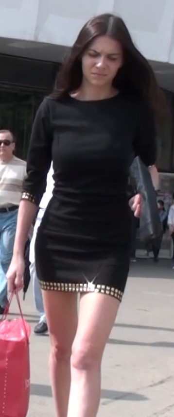 Upskirting Brunette Top Model