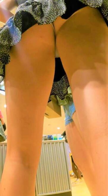 Upskirt To Shopping Girl