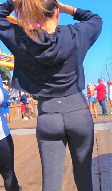 Hot Teen In Grey Leggings TIght Ass