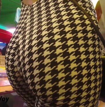 Juicy Ass Latina In Tight Leggings