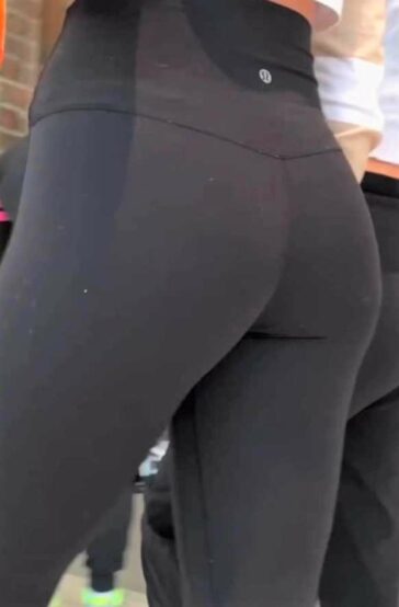 Two Hot Girls In Lulu With Amazing Asses