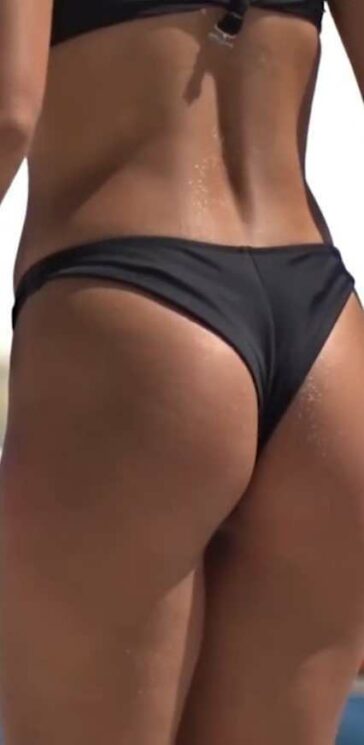 Beach Dancers Giving Show Part2