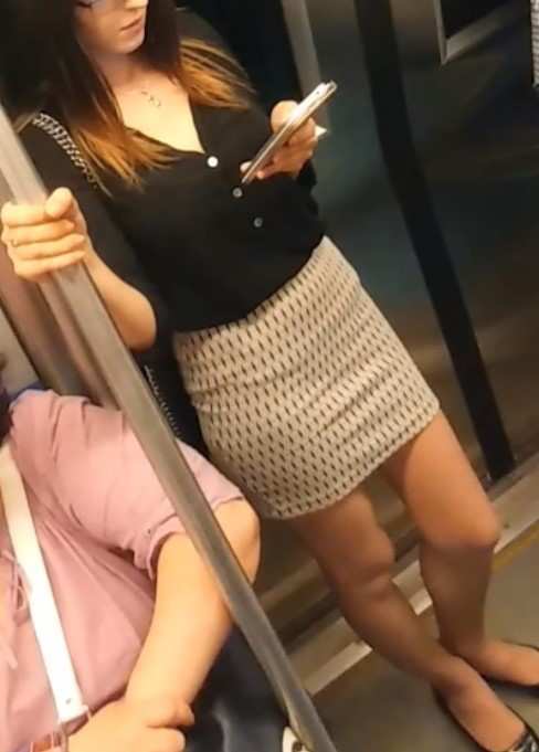 Sexy Leggy Girl Subway Candid
