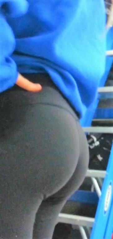 Blonde Teen In Black Leggings Round Butt