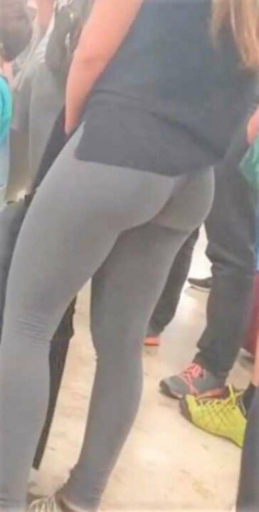 Bubble Butt Blonde In Grey Leggings