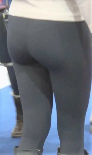 Sexy Promo Girl In Leggings VTL