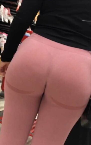 Big Ass Latina In Pink Leggings