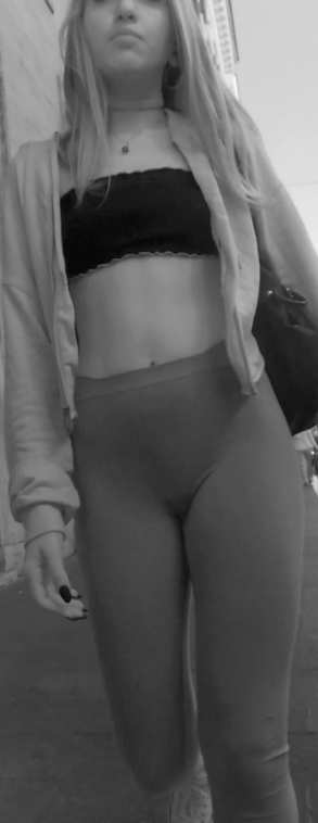 Teen Goddess In Leggings X Ray