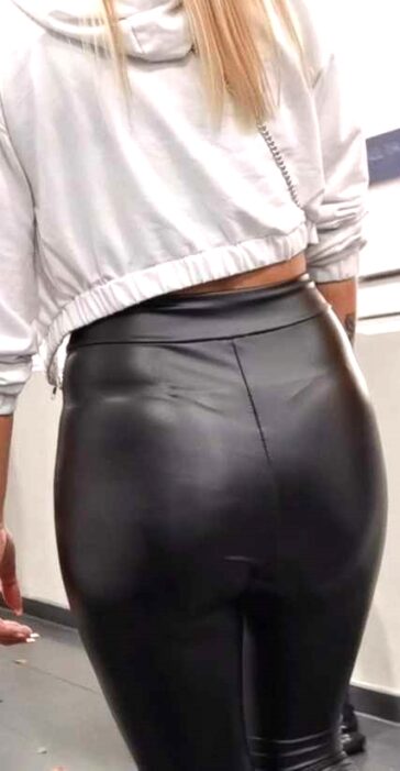 Wet Looking Leggings Sexy Ass Girl VTL