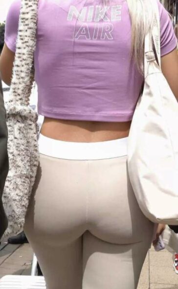 Bubble Ass Hottie In Colored Leggings