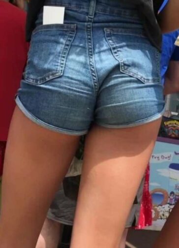 JB Teen In Shorts Close Up Ass