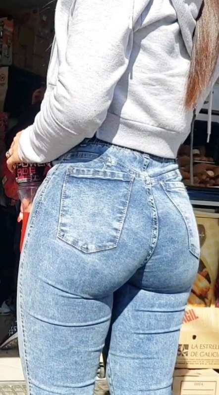 Tight Blue Jeans - Latina Goddess In Tight Jeans â€“ Sexy Candid Girls