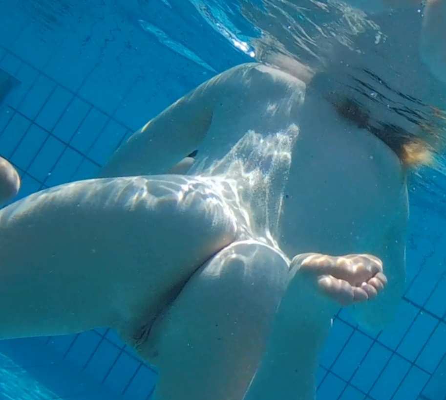 Nudist Pool Hot Girls Risky Candid
