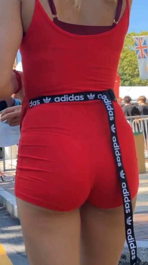 Red Body Girl Showing Her Tight Ass To Everybody