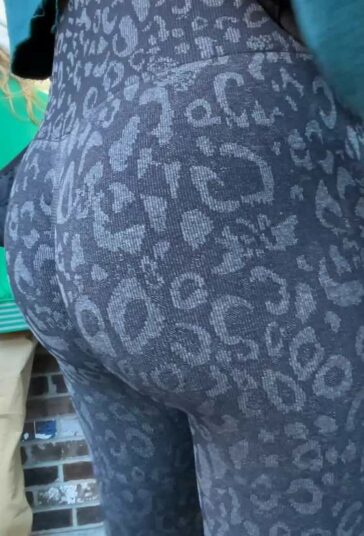 You Can Smell Her Ass