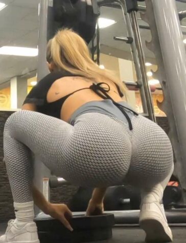 Fit Girl In Grey Leggings At The Gym Part2