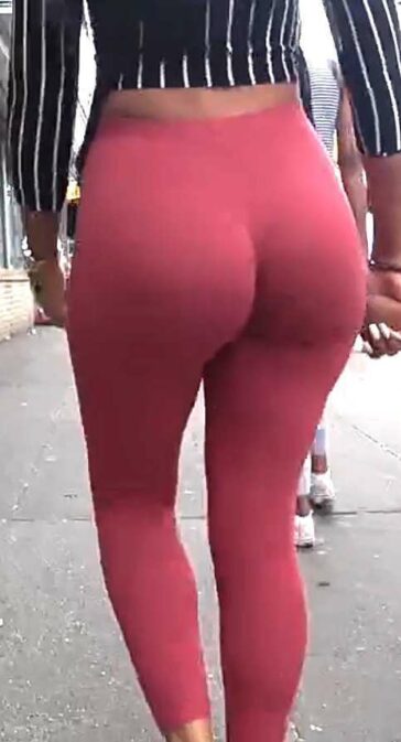 Ebony Teen In Pink Leggings Jiggling Ass