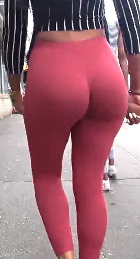 Ebony Teen In Pink Leggings Jiggling Ass