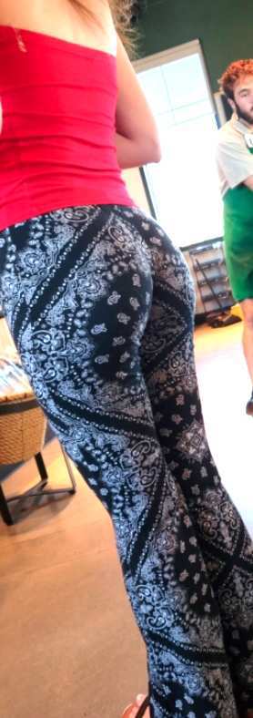 Epic Candid Ass Teen In Tight Leggings