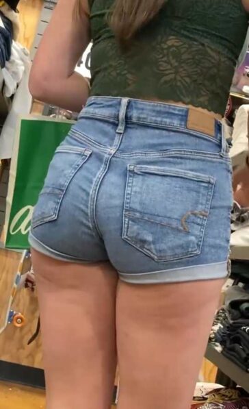 Thick Ass Teen In Shorts Shopping