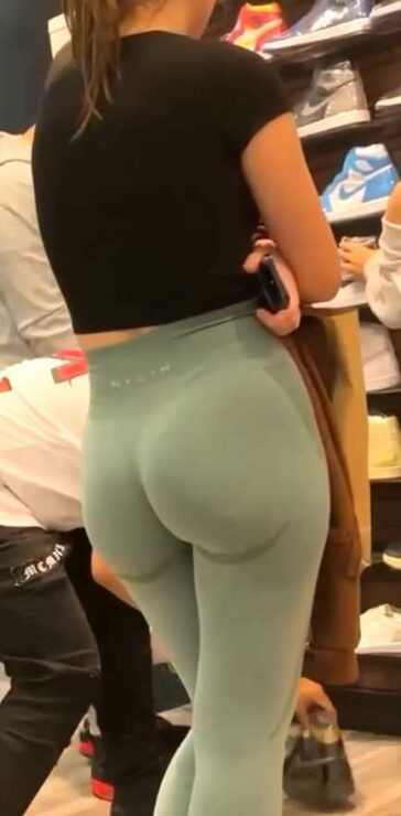 Young Teen Seeking For Attention With That Leggings