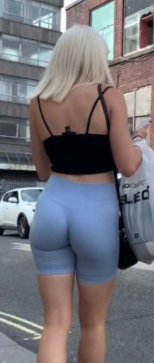 Chasing UK Blonde In Blue Short Leggings