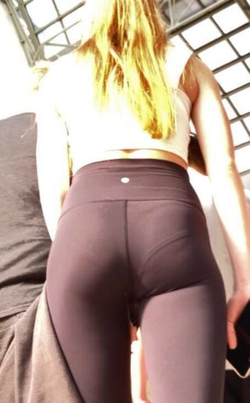 Young Daughter In Lulu Leggings VPL