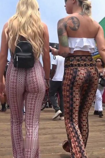 Jiggling Ass Duo