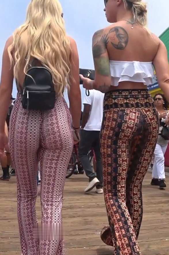 Jiggling Ass Duo