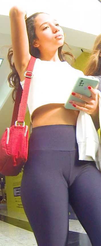 Cute JB Teen In Tight Leggings Candid Ass