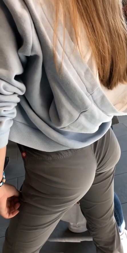 JB Teen In Grey Pants With Epic Ass